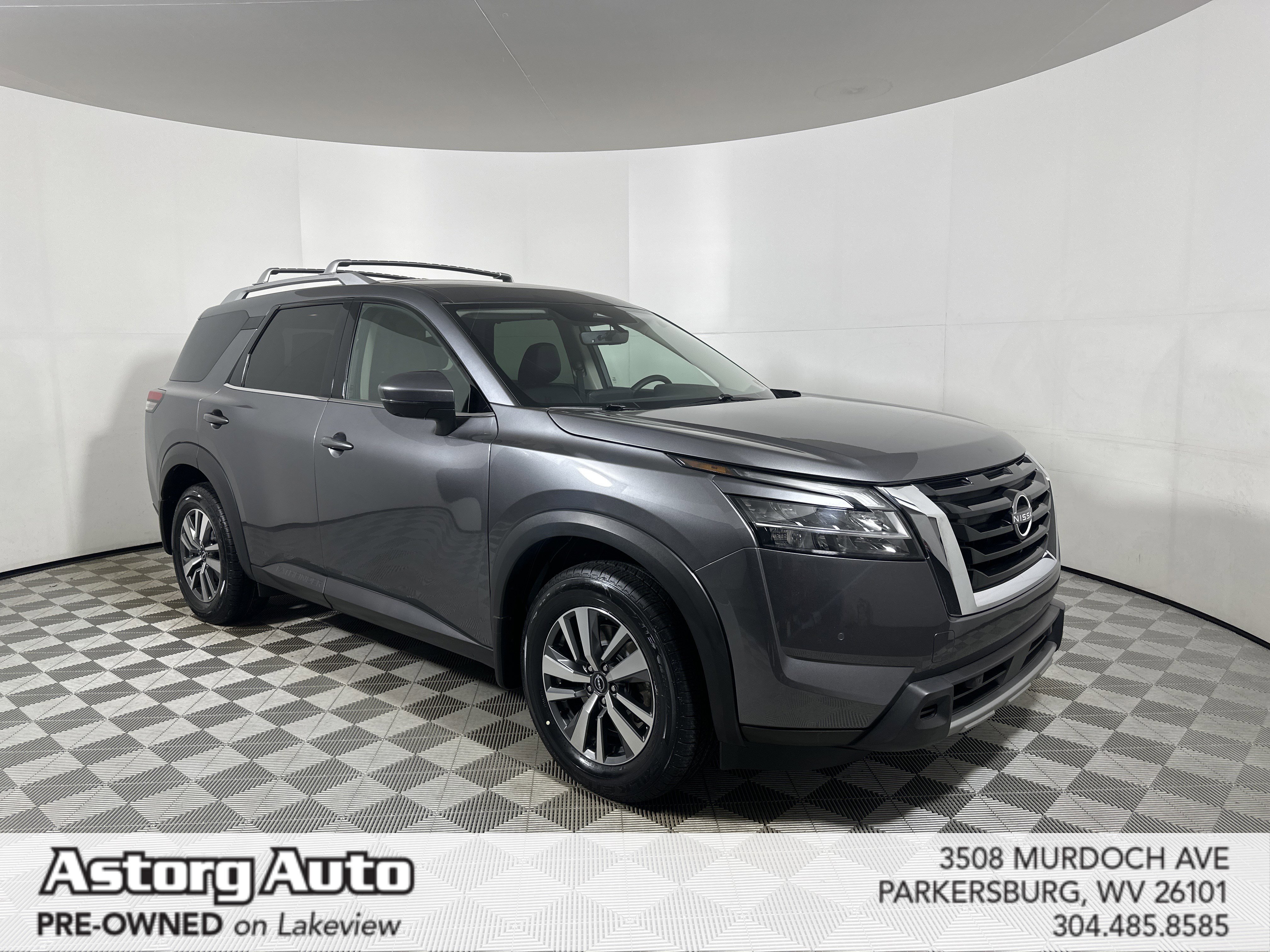2024 Nissan Pathfinder SL's photo
