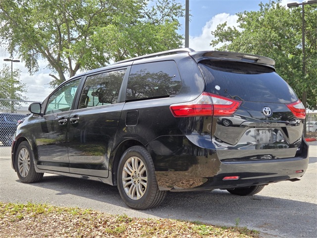 2015 Toyota Sienna L photo 4