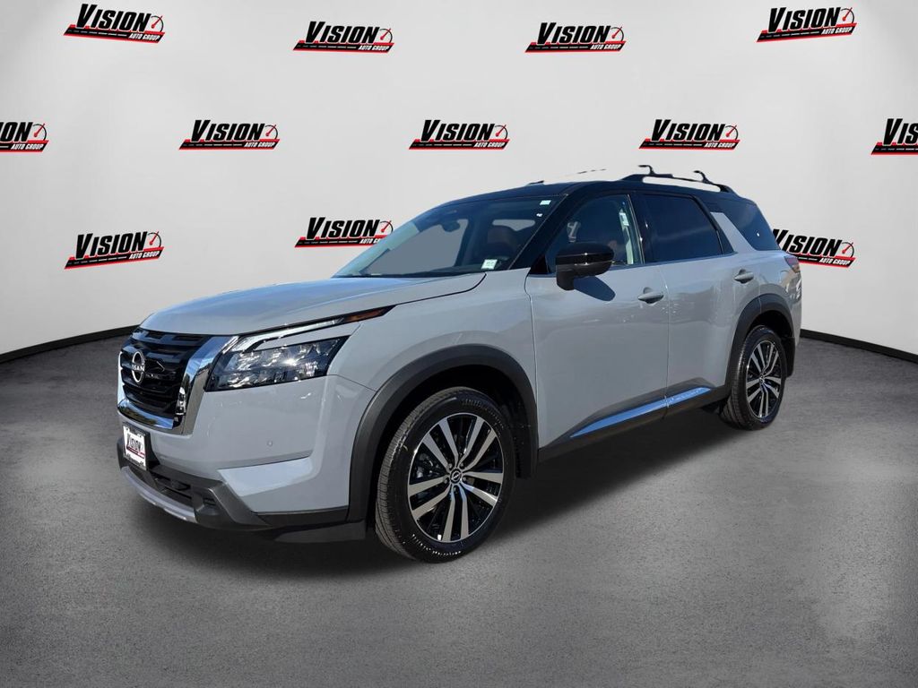 2025 Nissan Pathfinder Platinum's photo