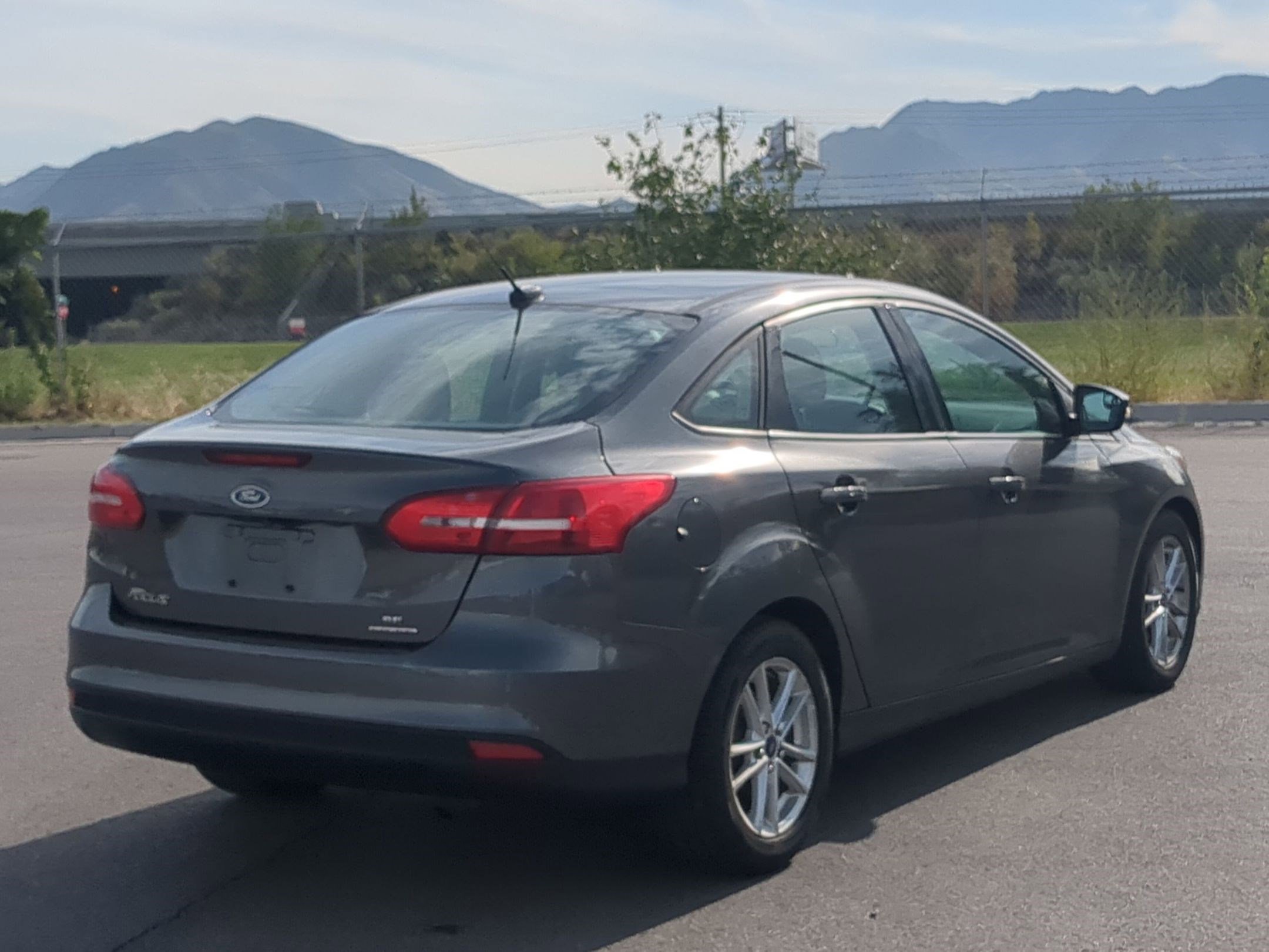 2016 Ford Focus SE photo 3