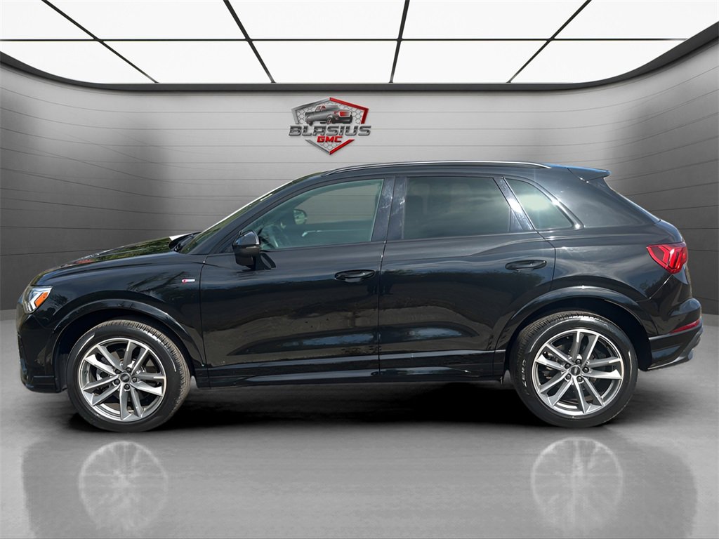 2022 Audi Q3 Premium Plus 45 TFSI S line photo 2