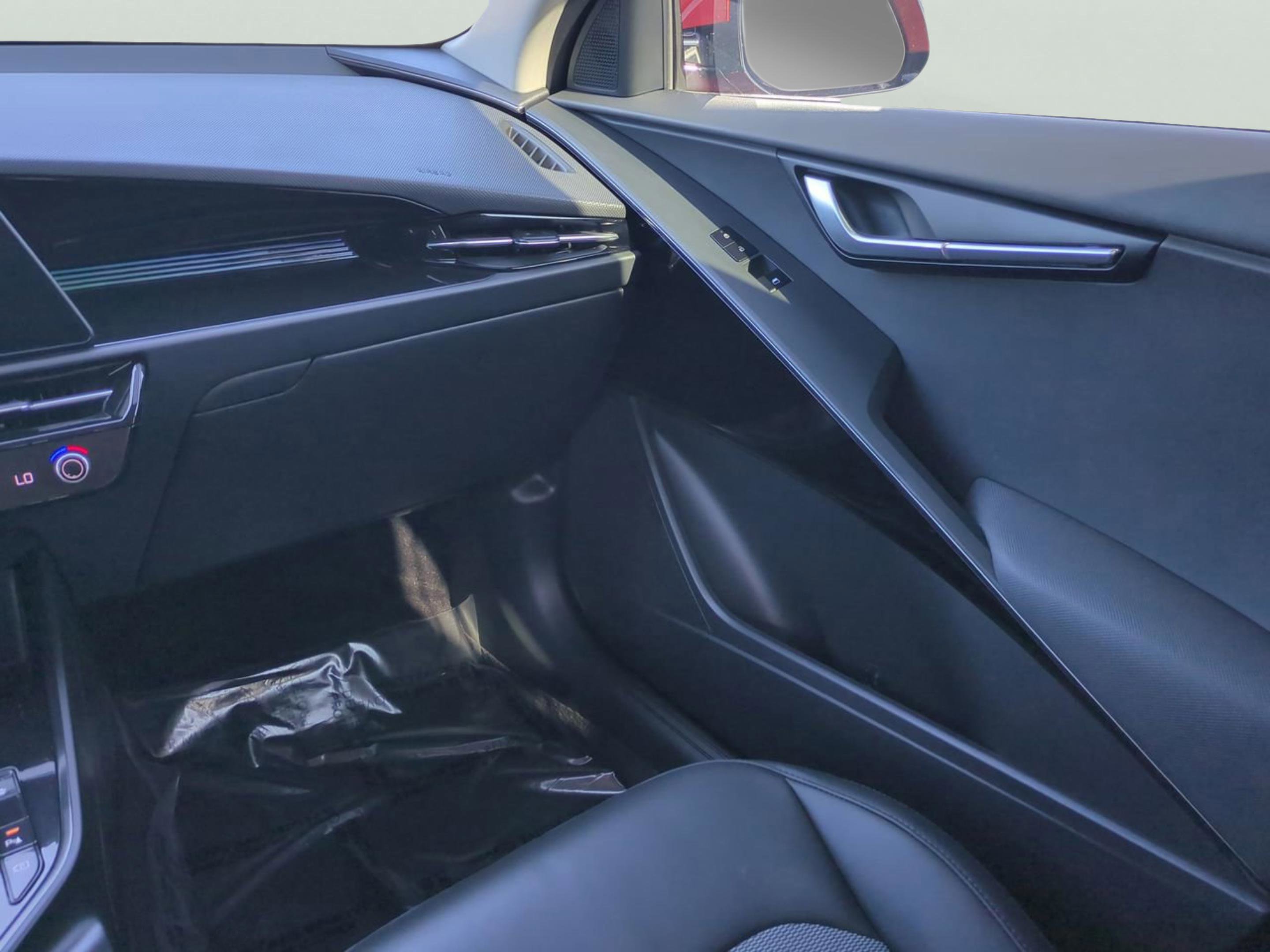 2023 Kia Niro EX Touring photo 17