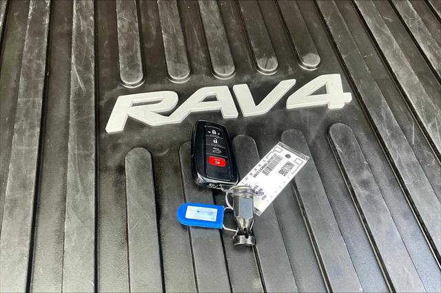 2022 Toyota RAV4 XLE Premium photo 12