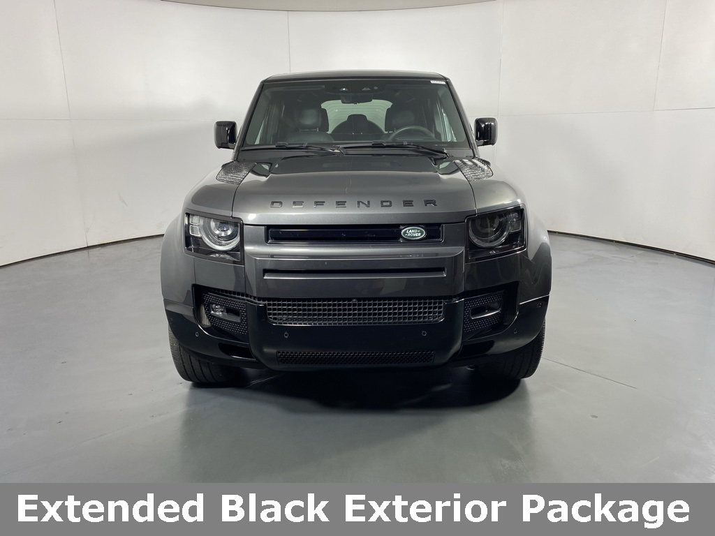 2023 Land Rover Defender 110 photo 2