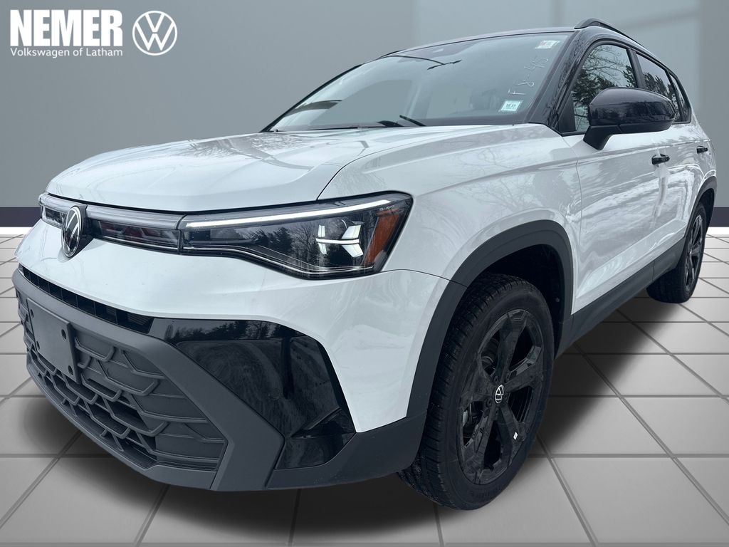 2026 Volkswagen Taos SE Black's photo