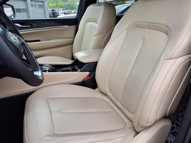 2023 Jeep Grand Cherokee Limited photo 3