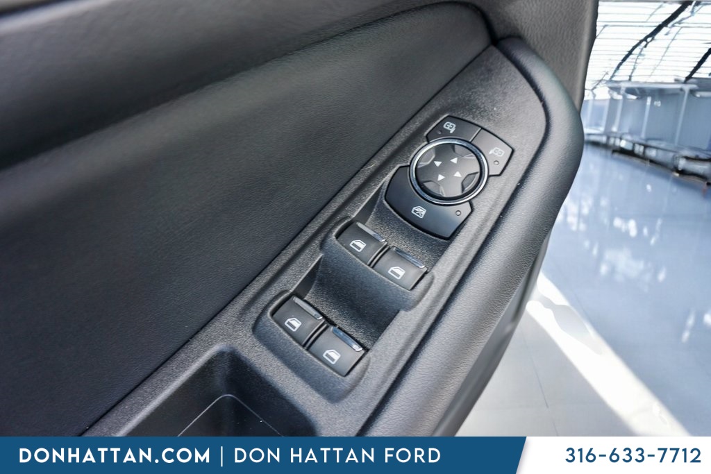 2022 Ford Edge SEL photo 17