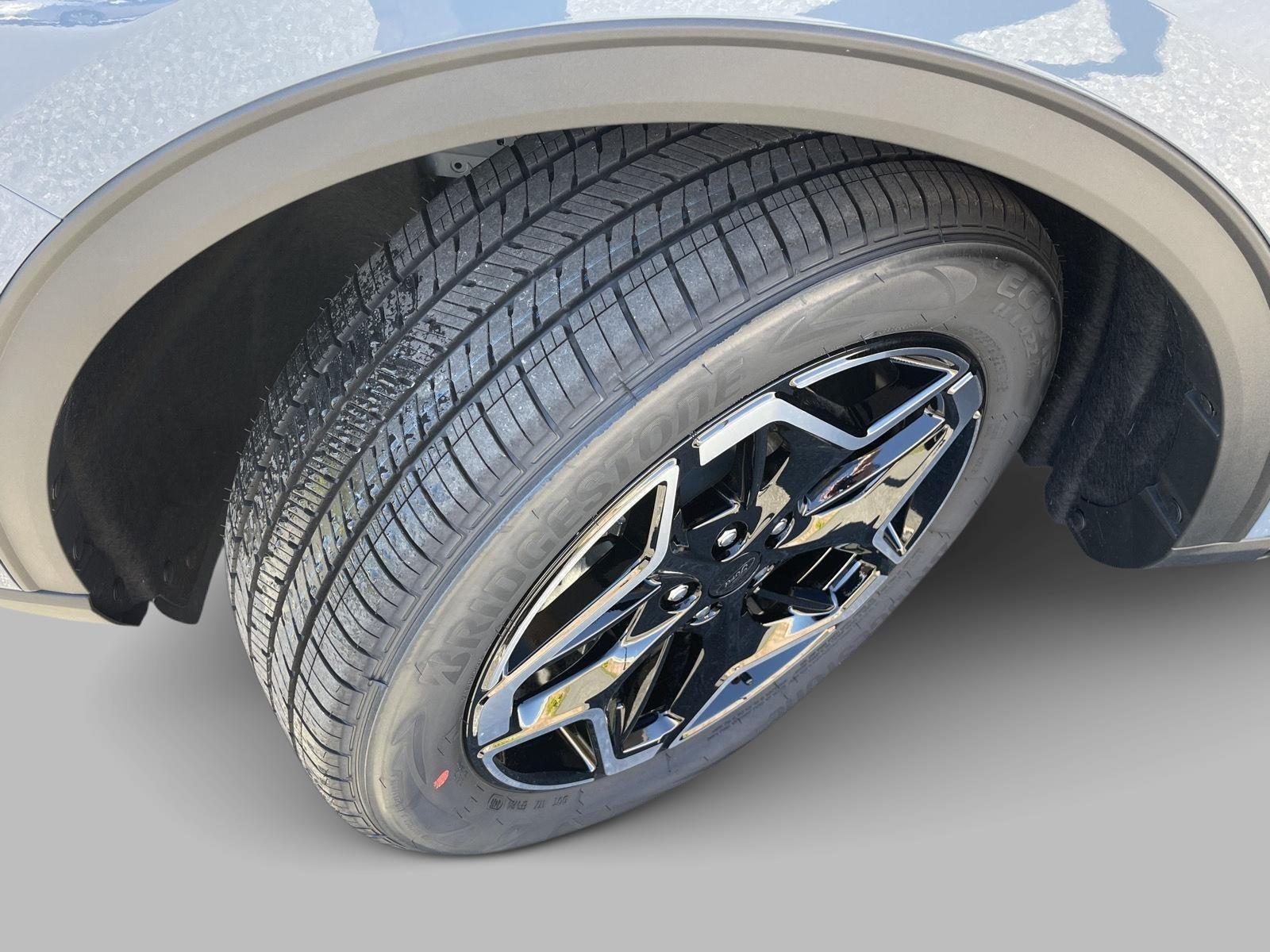 2026 Ford Escape Platinum photo 4