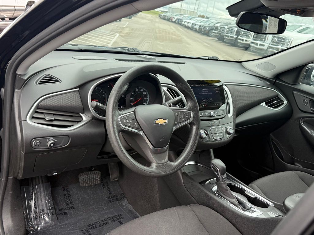 2023 Chevrolet Malibu 1LT photo 3