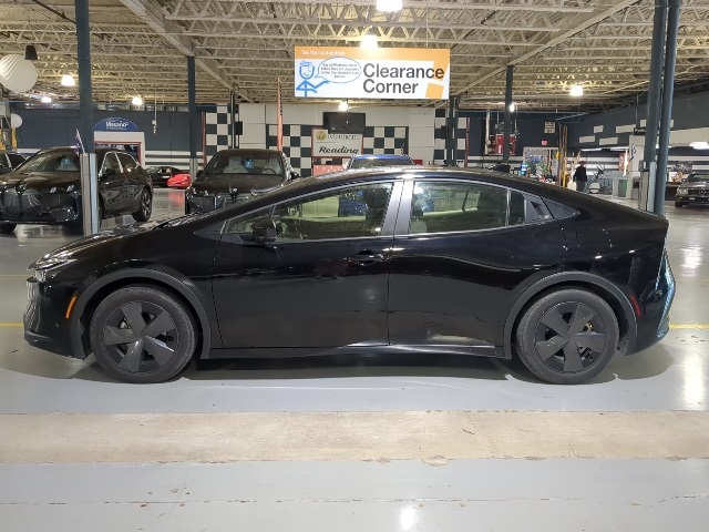 2024 Toyota Prius LE photo 8