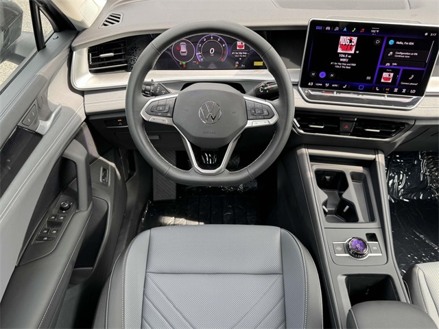 2025 Volkswagen Tiguan SE photo 2