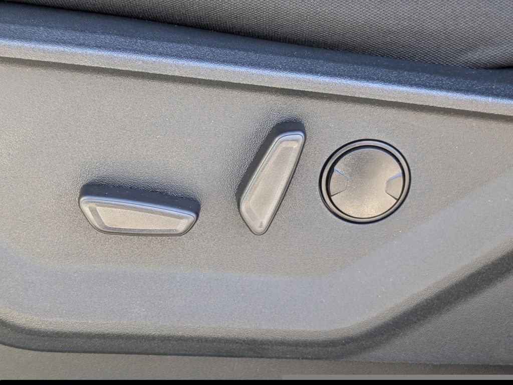 2025 Ford F-150 XLT photo 19
