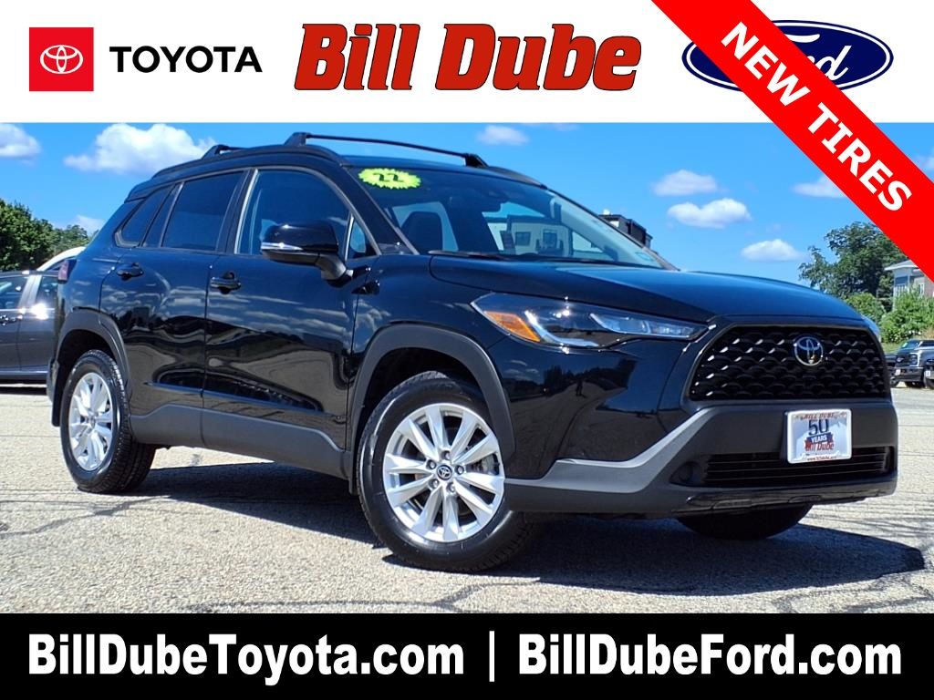 2022 Toyota Corolla Cross LE's photo