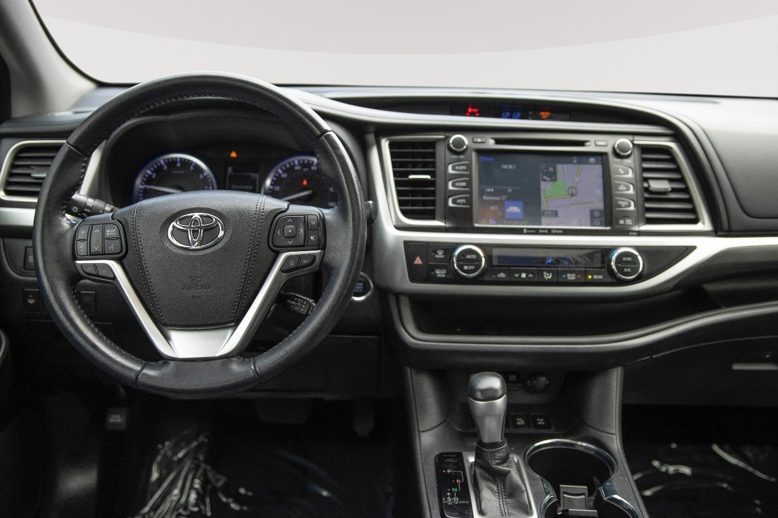 2018 Toyota Highlander SE photo 3