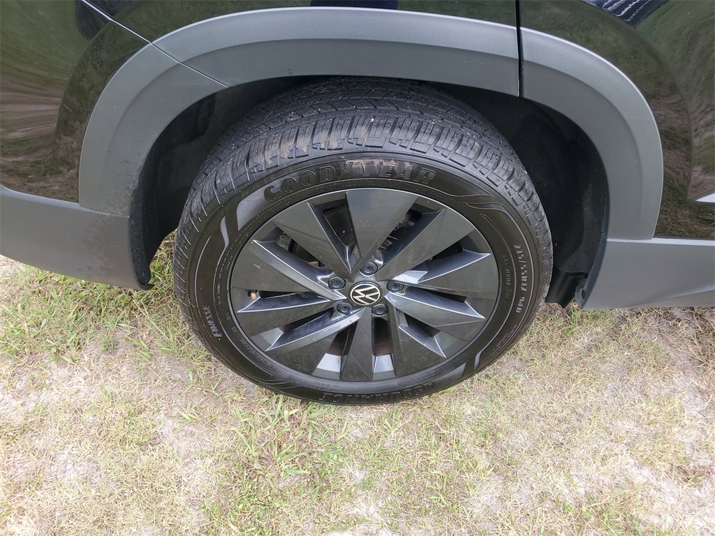 2024 Volkswagen Taos S photo 4