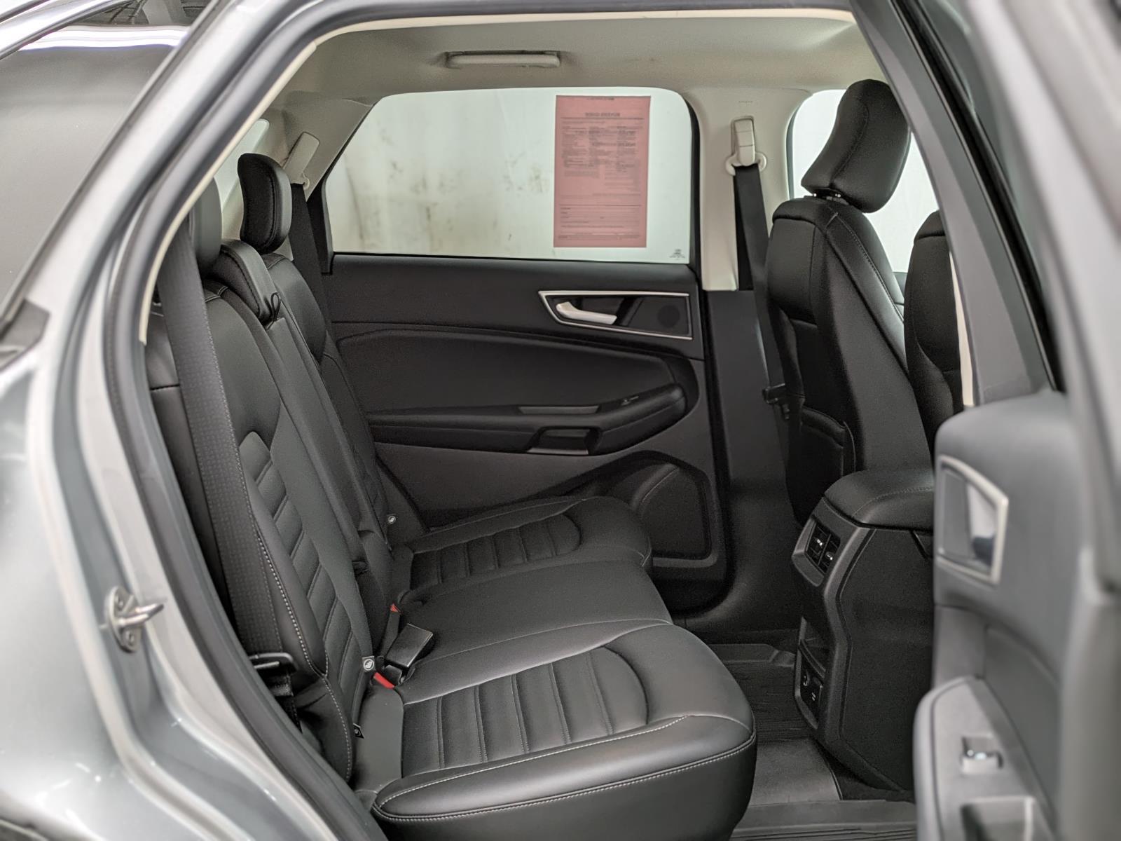 2021 Ford Edge SEL photo 22