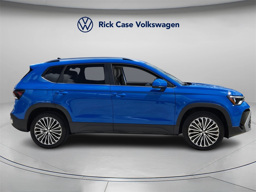 2025 Volkswagen Taos SE photo 2