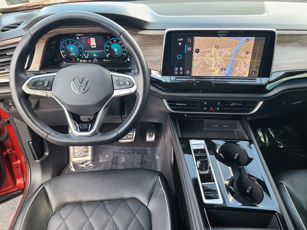 2024 Volkswagen Atlas SEL Premium R-Line photo 2