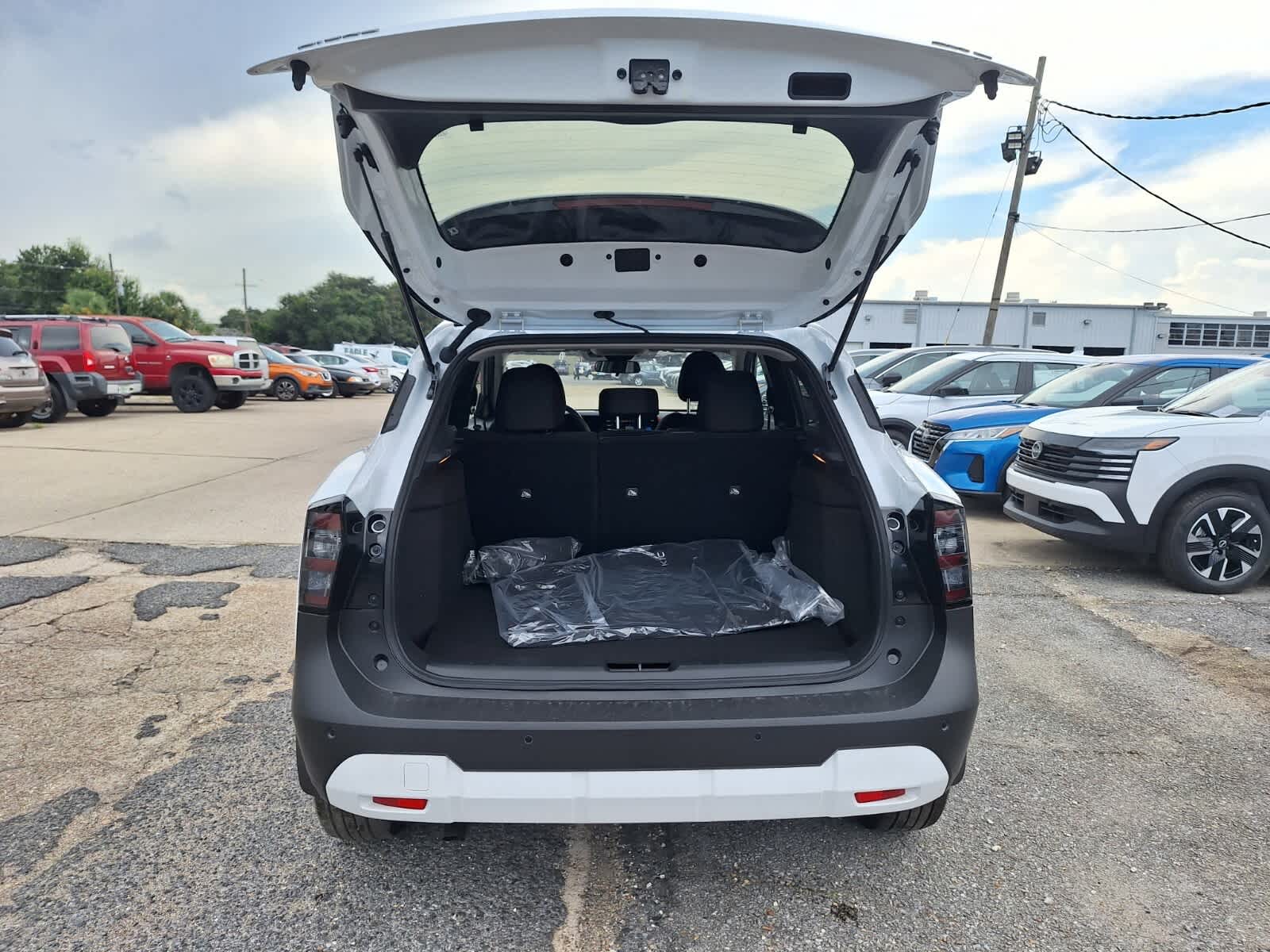 2025 Nissan Kicks SV photo 22