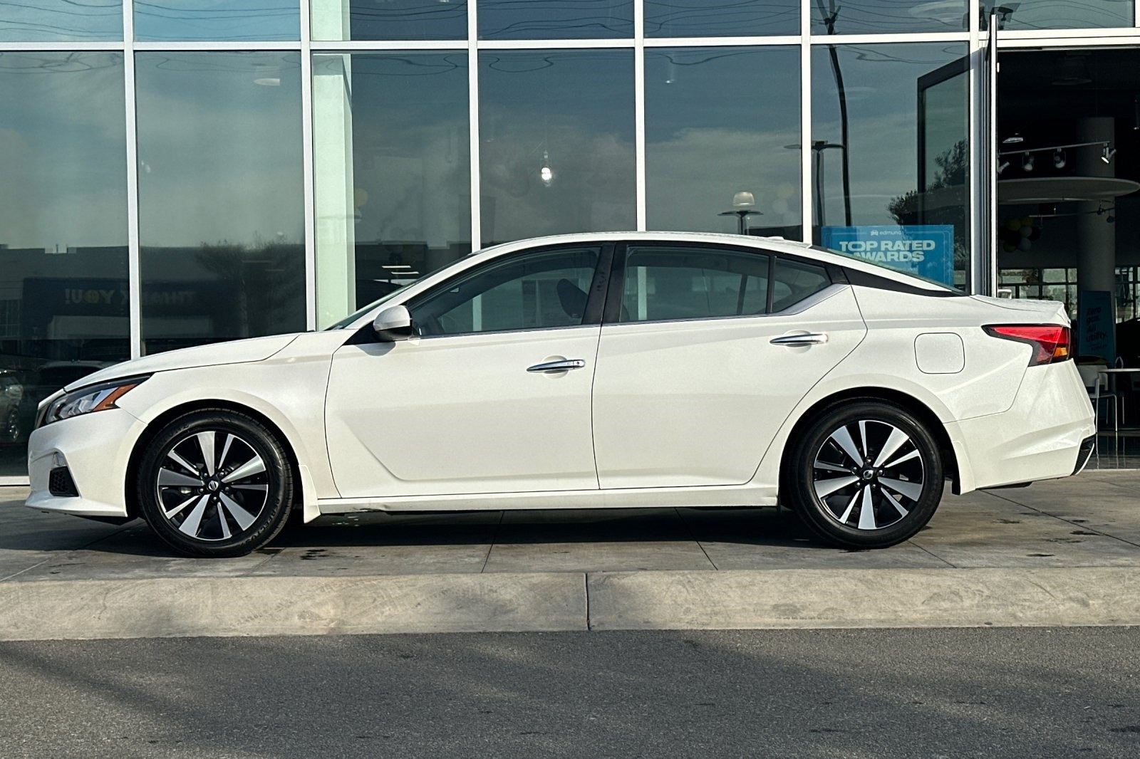 2022 Nissan Altima 2.5 SV photo 7