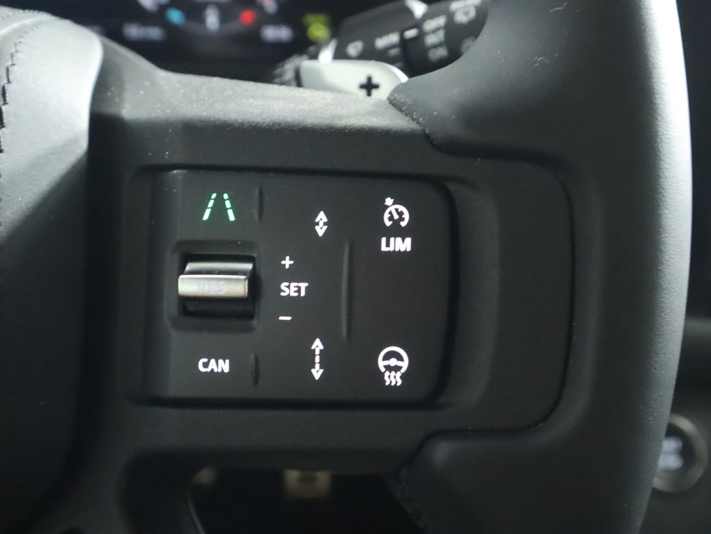 2025 Land Rover Defender 130 V8 photo 12