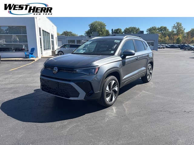 2025 Volkswagen Taos SE's photo