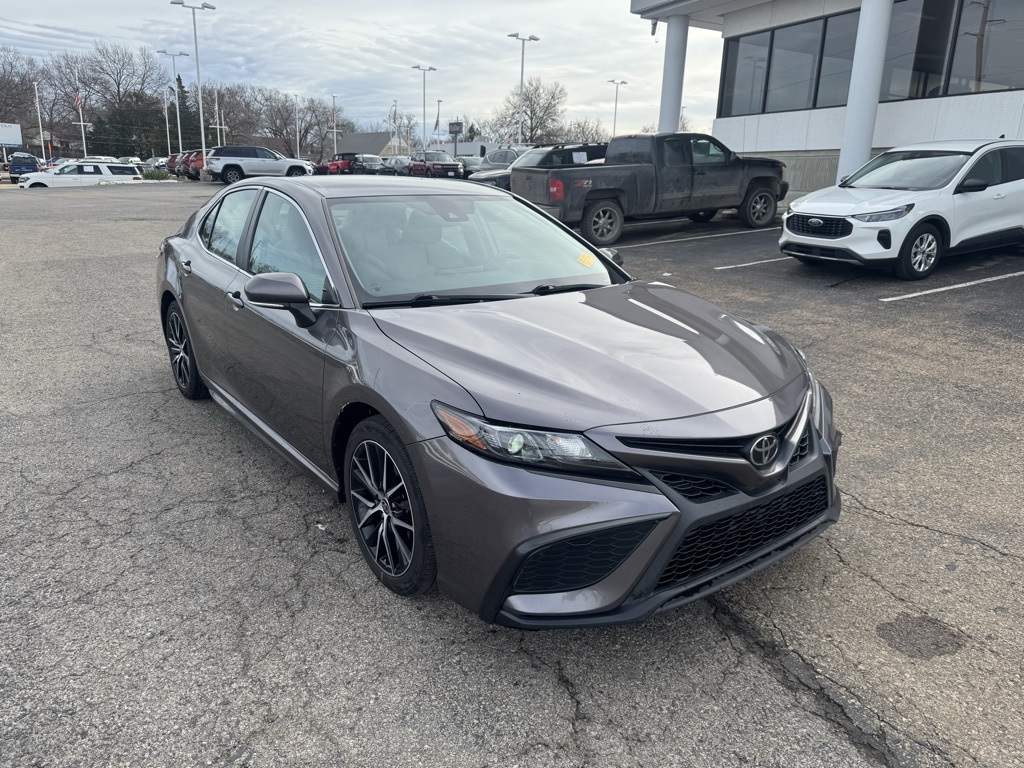 2022 Toyota Camry SE Nightshade's photo