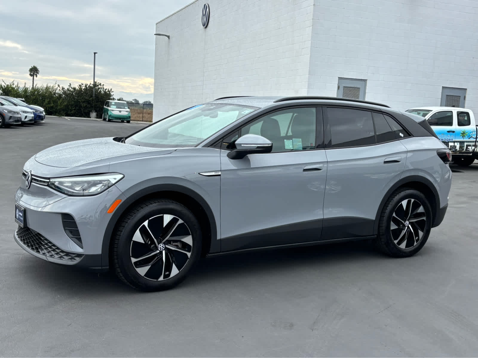 2022 Volkswagen ID.4 Pro photo 7