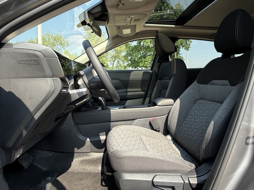 2025 Nissan Kicks SV photo 19