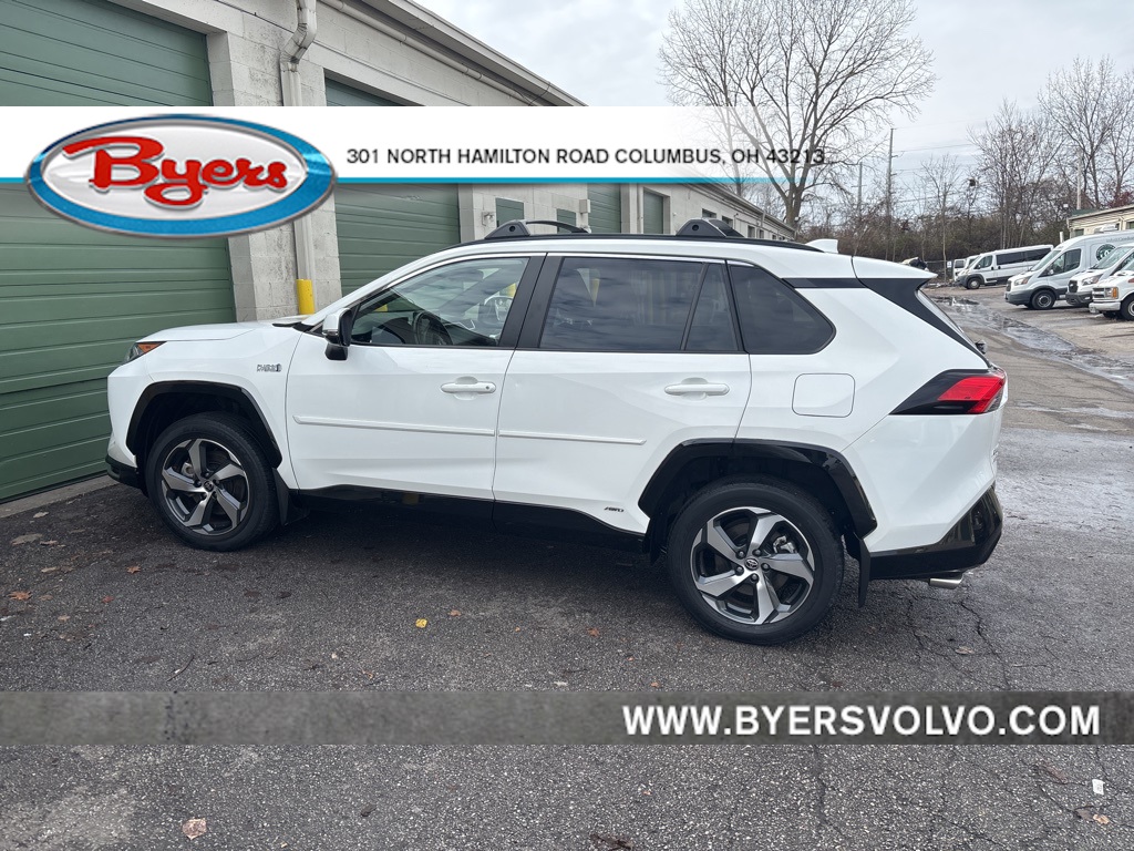 2021 Toyota RAV4 SE's photo