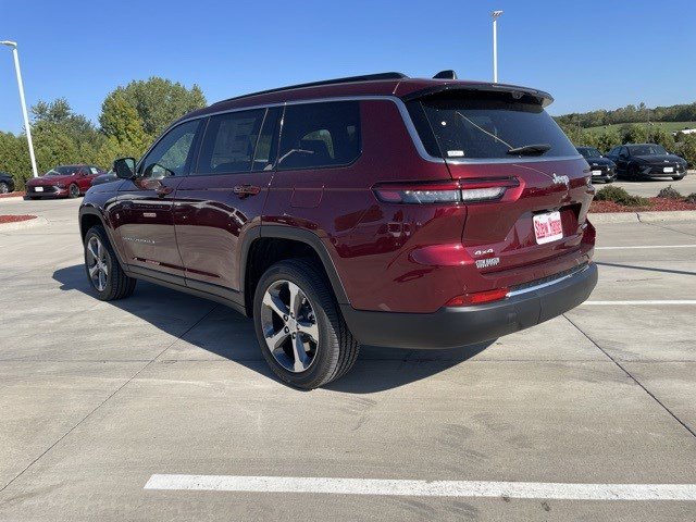 2025 Jeep Grand Cherokee Limited photo 2