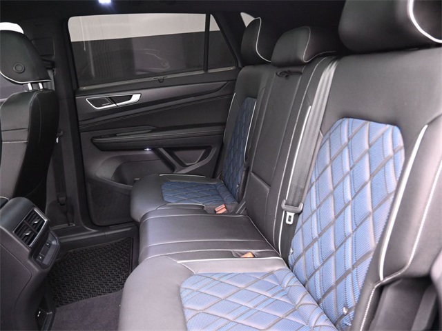 2024 Volkswagen Atlas Cross Sport SEL Premium R-Line photo 12