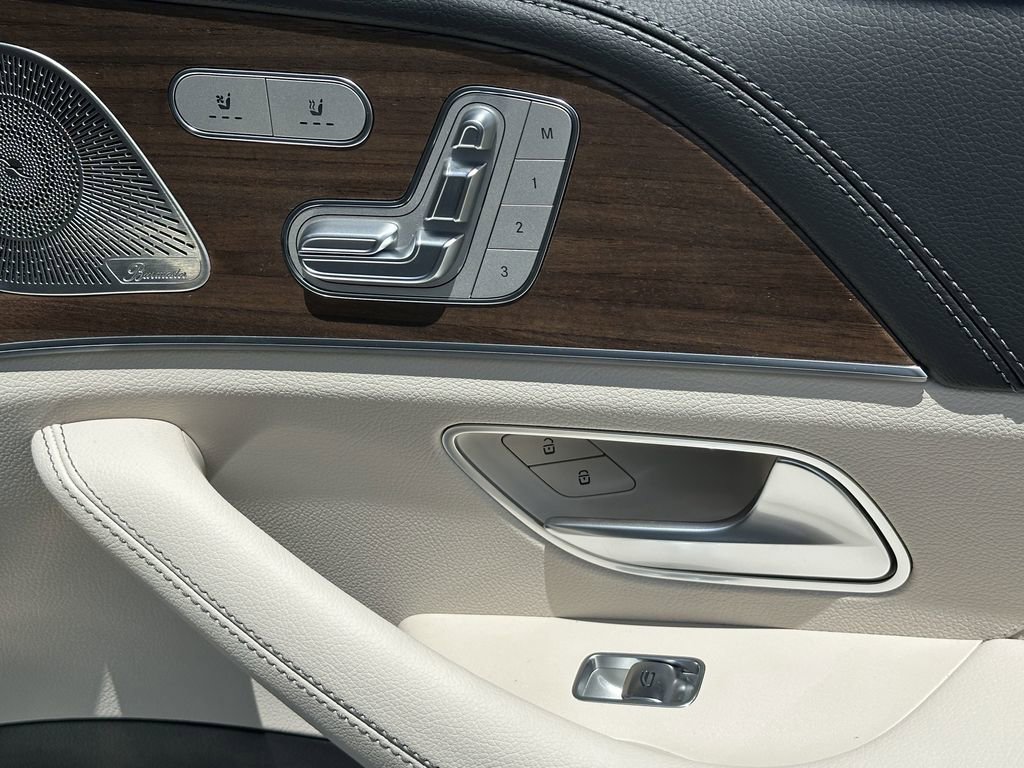 2025 Mercedes Benz GLS 450 4MATIC photo 17