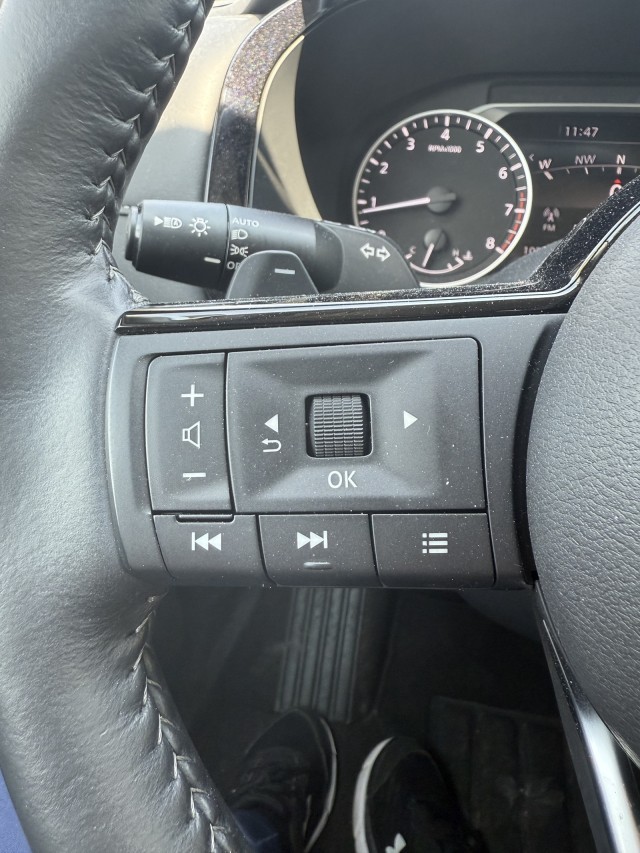 2024 Nissan Pathfinder SL photo 13