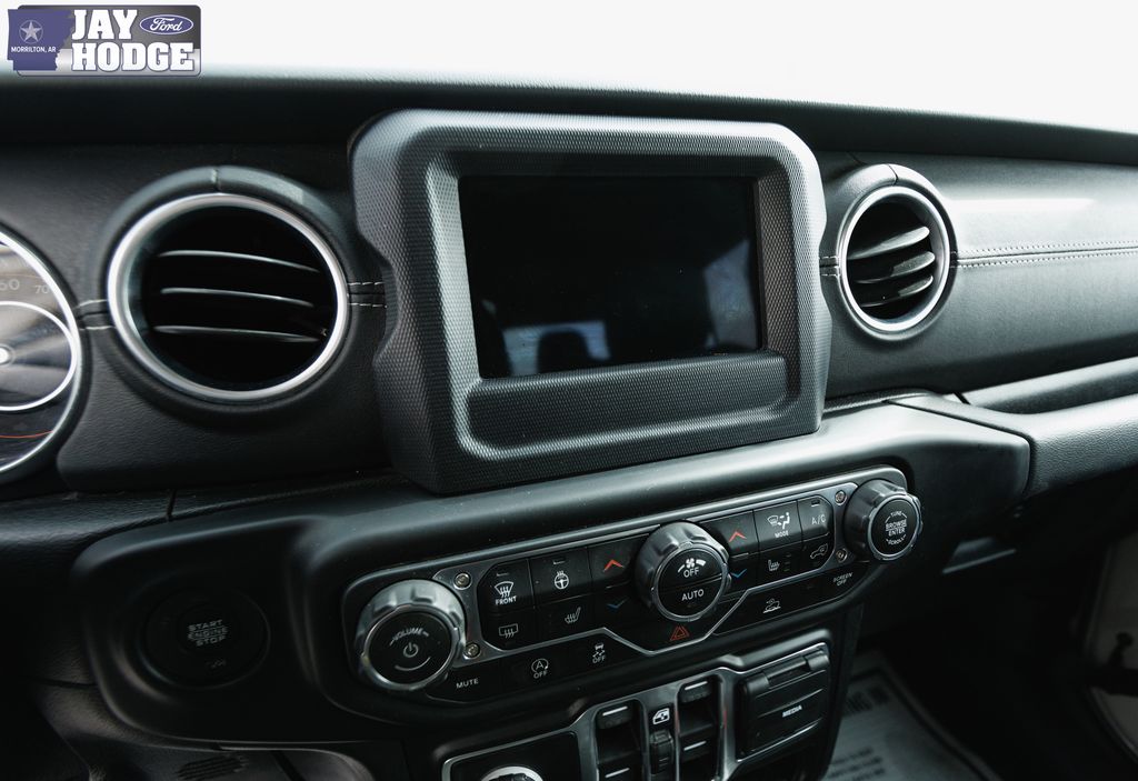 Used 2020 Jeep Gladiator Overland with VIN 1C6HJTFG4LL200590 for sale in Little Rock