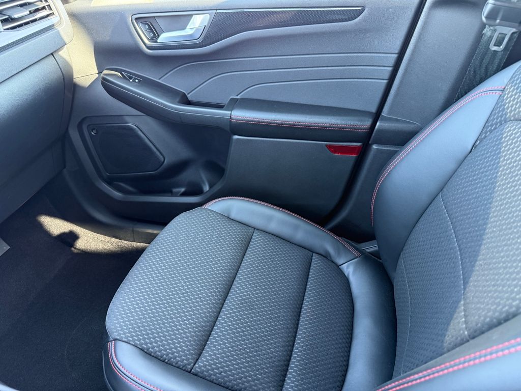 2023 Ford Escape ST-Line Select photo 17