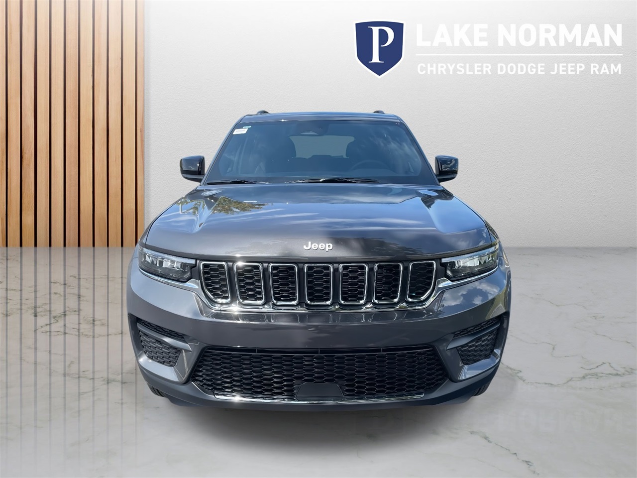 2025 Jeep Grand Cherokee Laredo photo 3