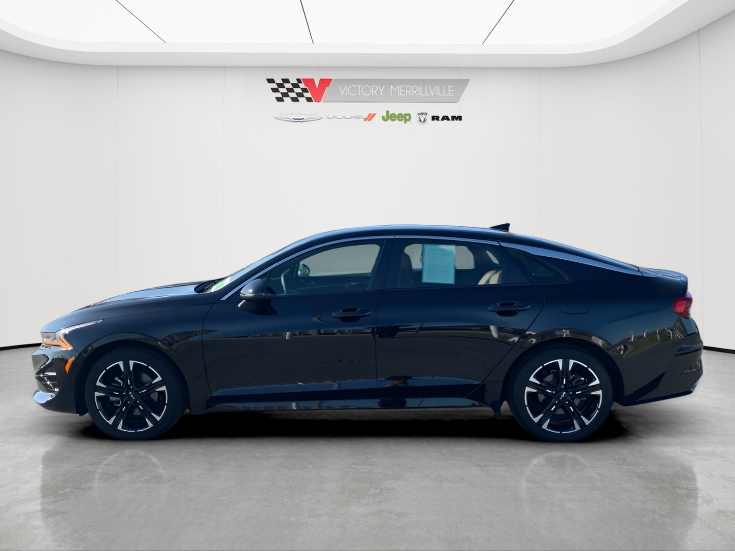 2023 Kia K5 GT-Line photo 2