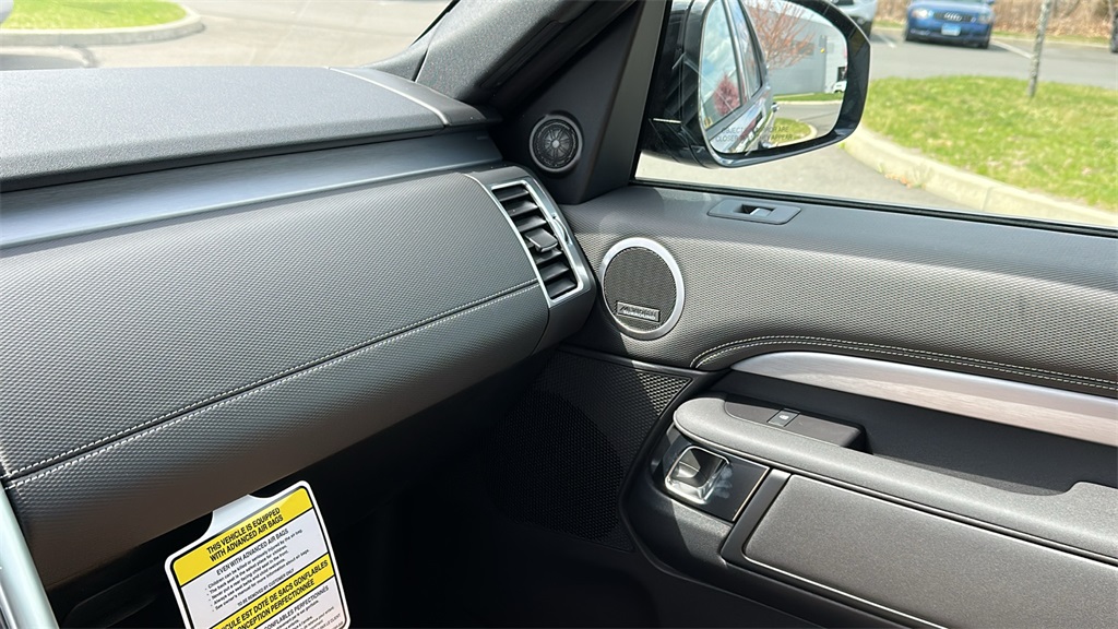 2025 Land Rover Discovery SE photo 21