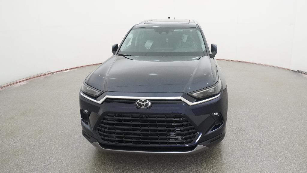 2026 Toyota Grand Highlander Platinum AWD photo 2