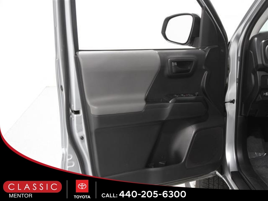2022 Toyota Tacoma SR V6 photo 4