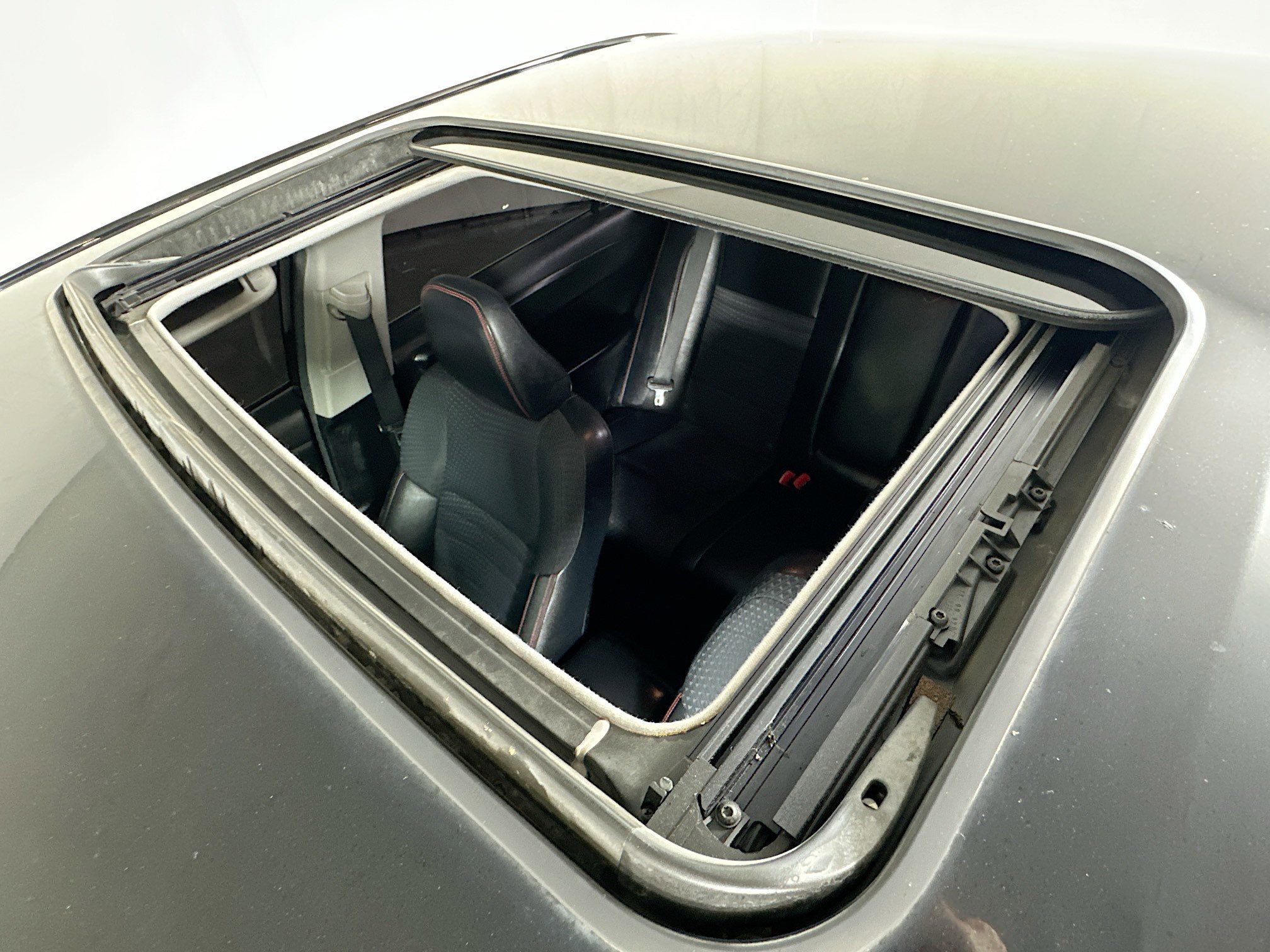 2015 Toyota Camry SE photo 19