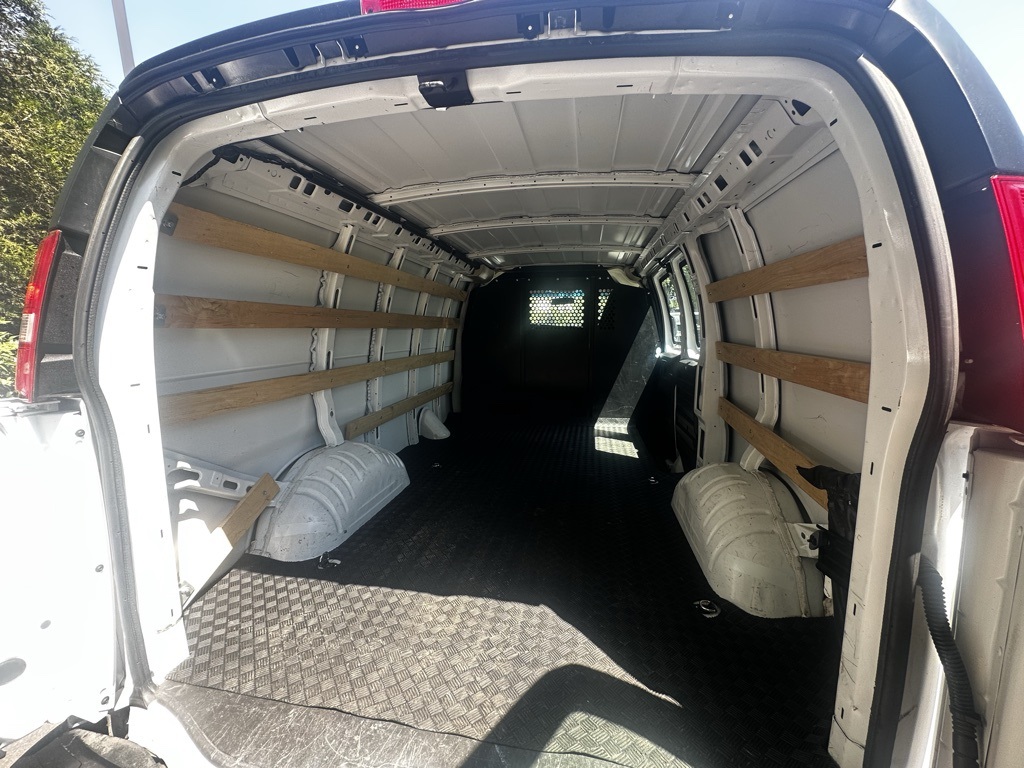 2022 Gmc Savana 2500 photo 8