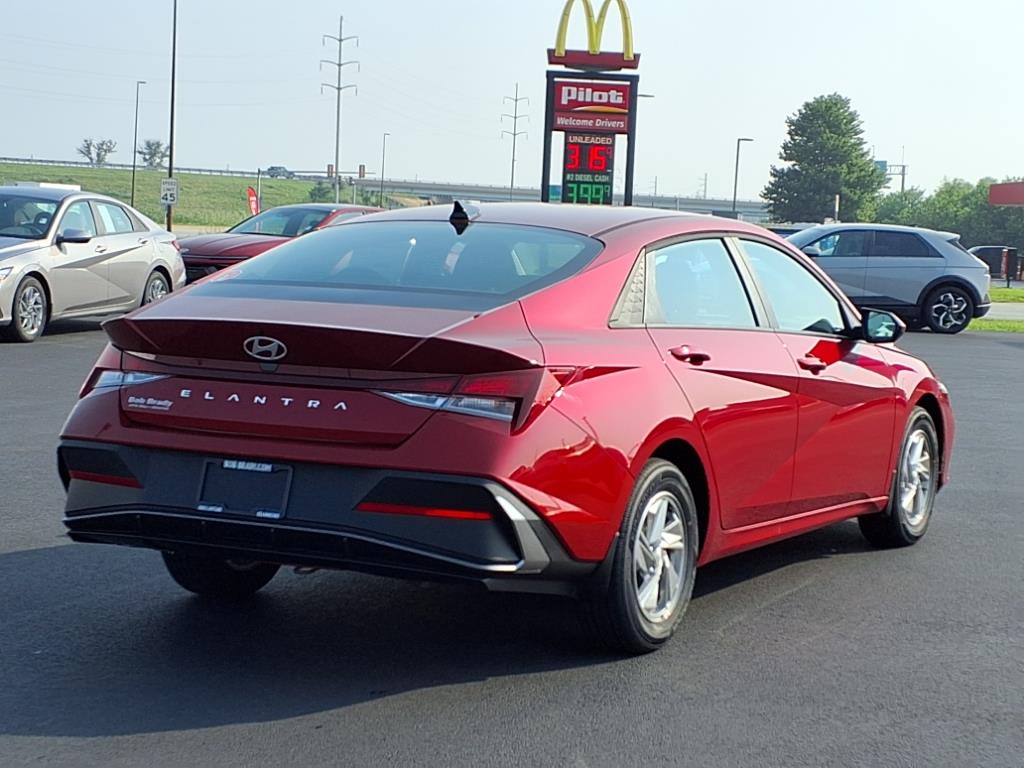 2025 Hyundai Elantra SE photo 9