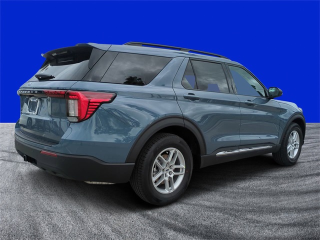 2025 Ford Explorer photo 2