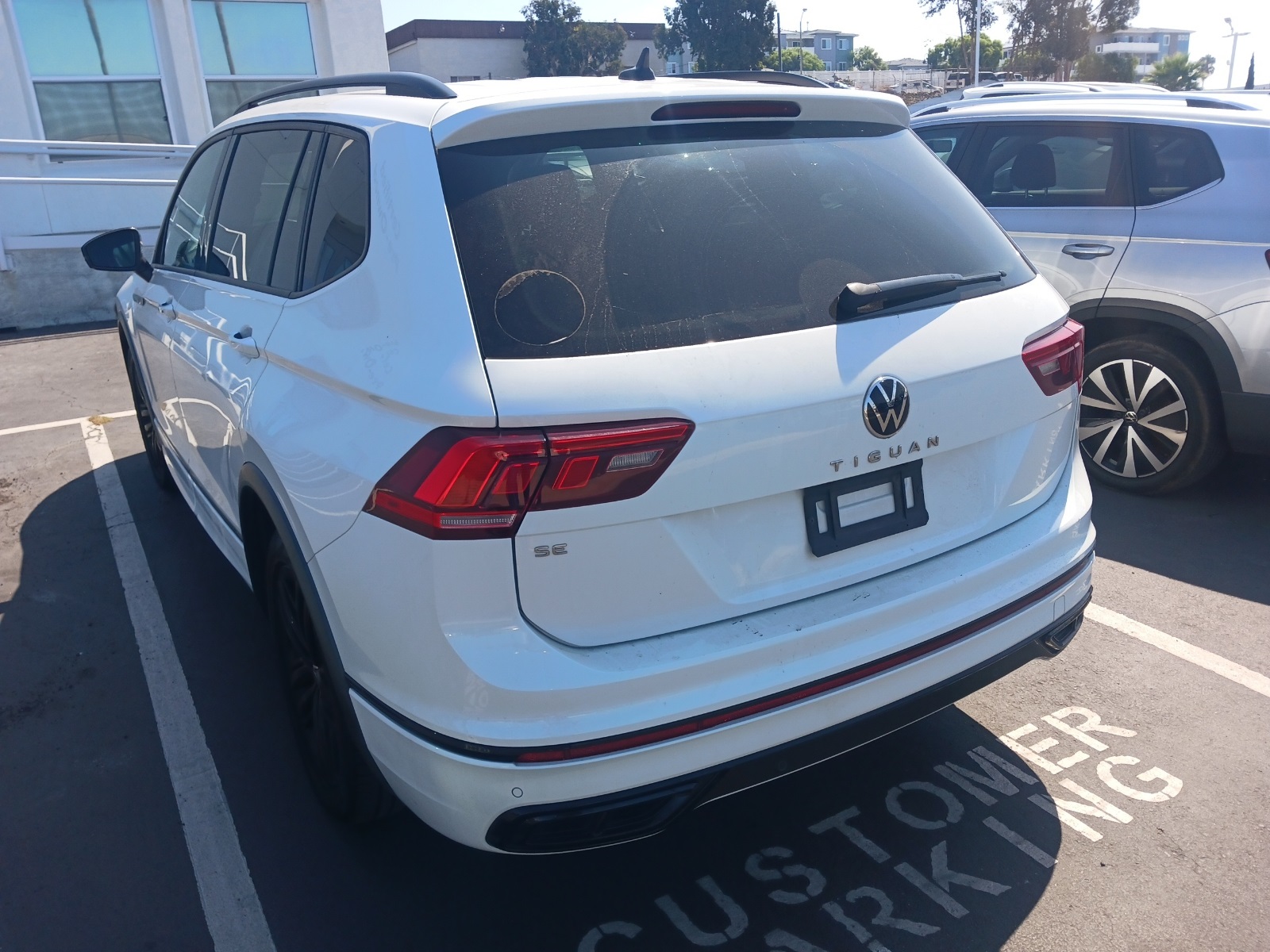 2022 Volkswagen Tiguan SE R-Line Black photo 4
