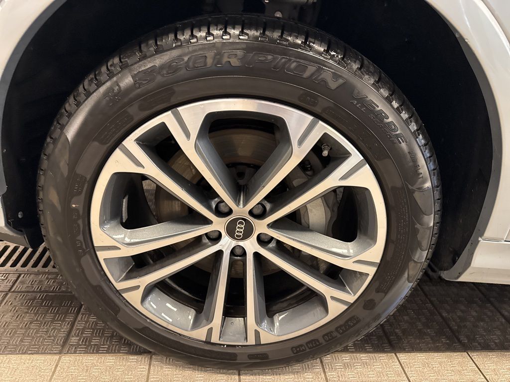 2025 Audi Q7 45 Premium Plus photo 4