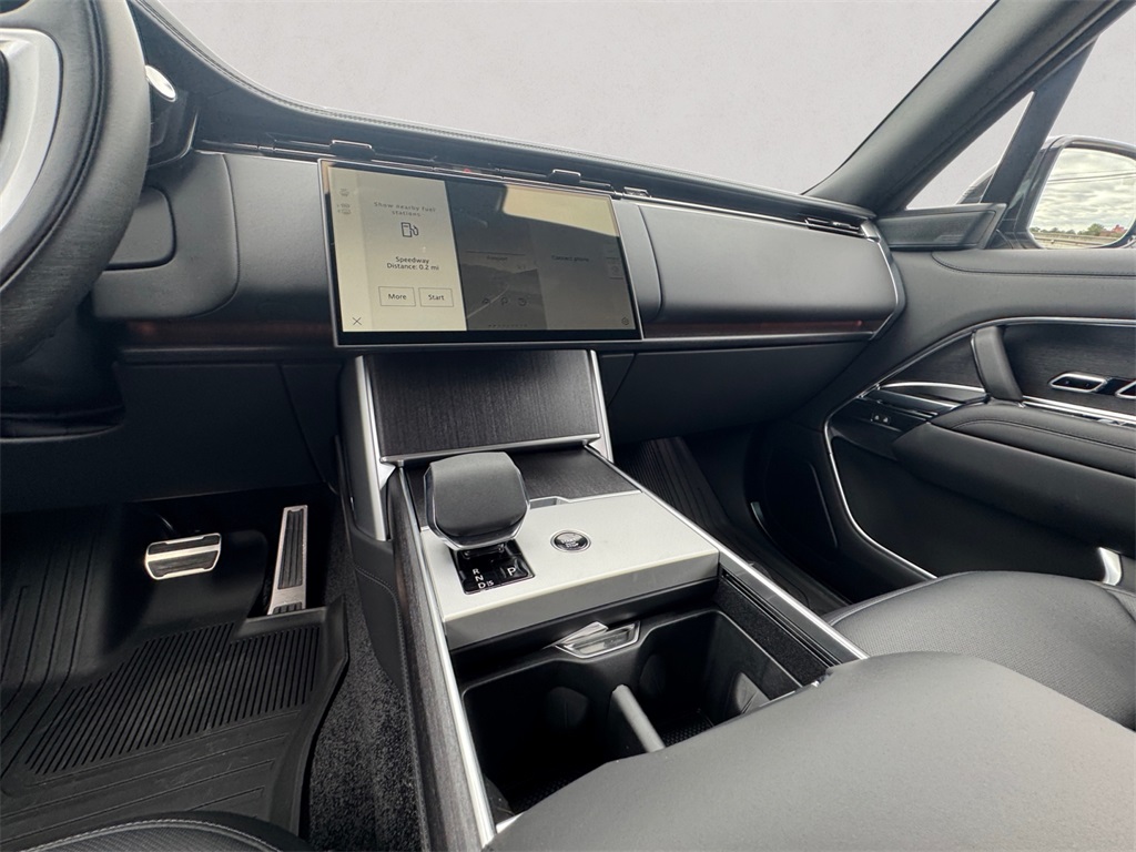 2025 Land Rover Range Rover SE photo 9