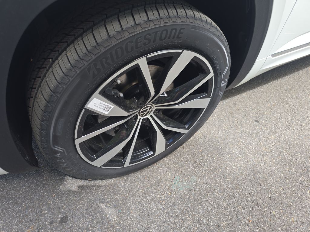 2025 Volkswagen Atlas SEL Premium R-Line photo 2