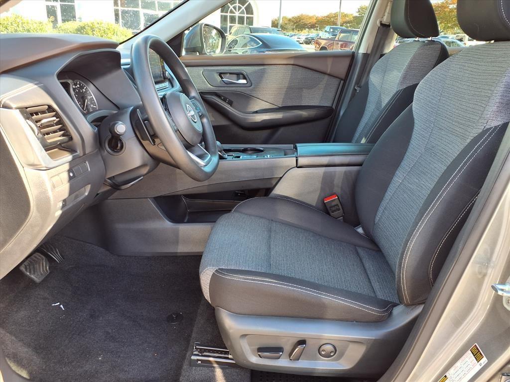 2023 Nissan Rogue SV photo 2